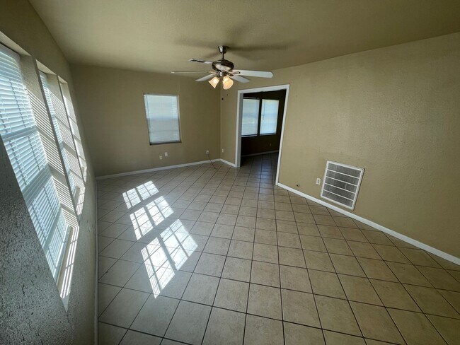 Foto del edificio - 2640 Harrison Ave