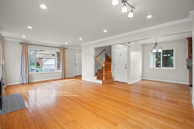 Foto del edificio - 18500 Crest Ave