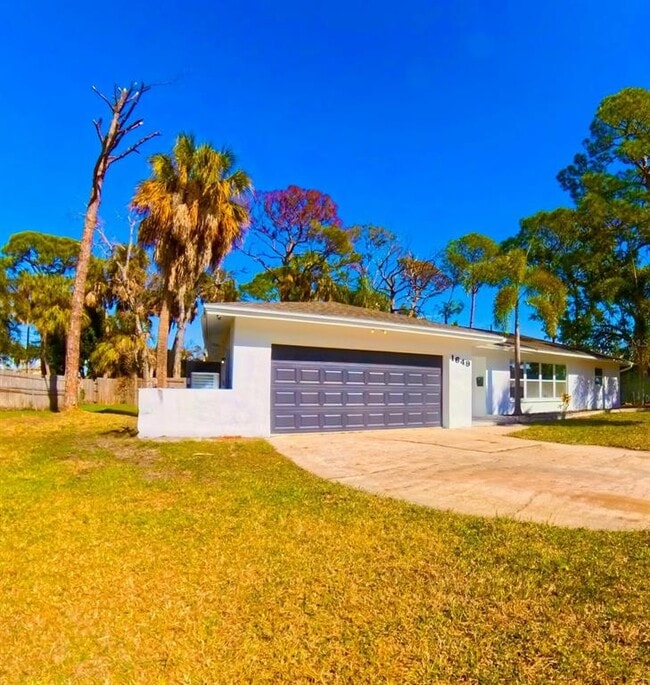 Building Photo - 1649 North Dakota Ave NE