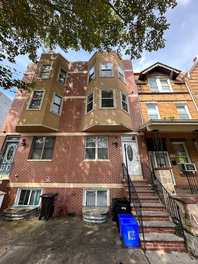 Building Photo - 2324 N Park Ave