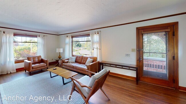 Building Photo - 3 br, 1.5 bath House - 5511 Seward Park Ave S