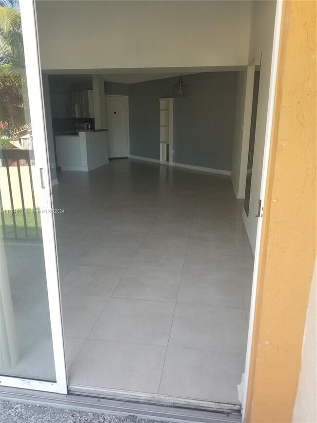 Foto del edificio - 6284 NW 186th St