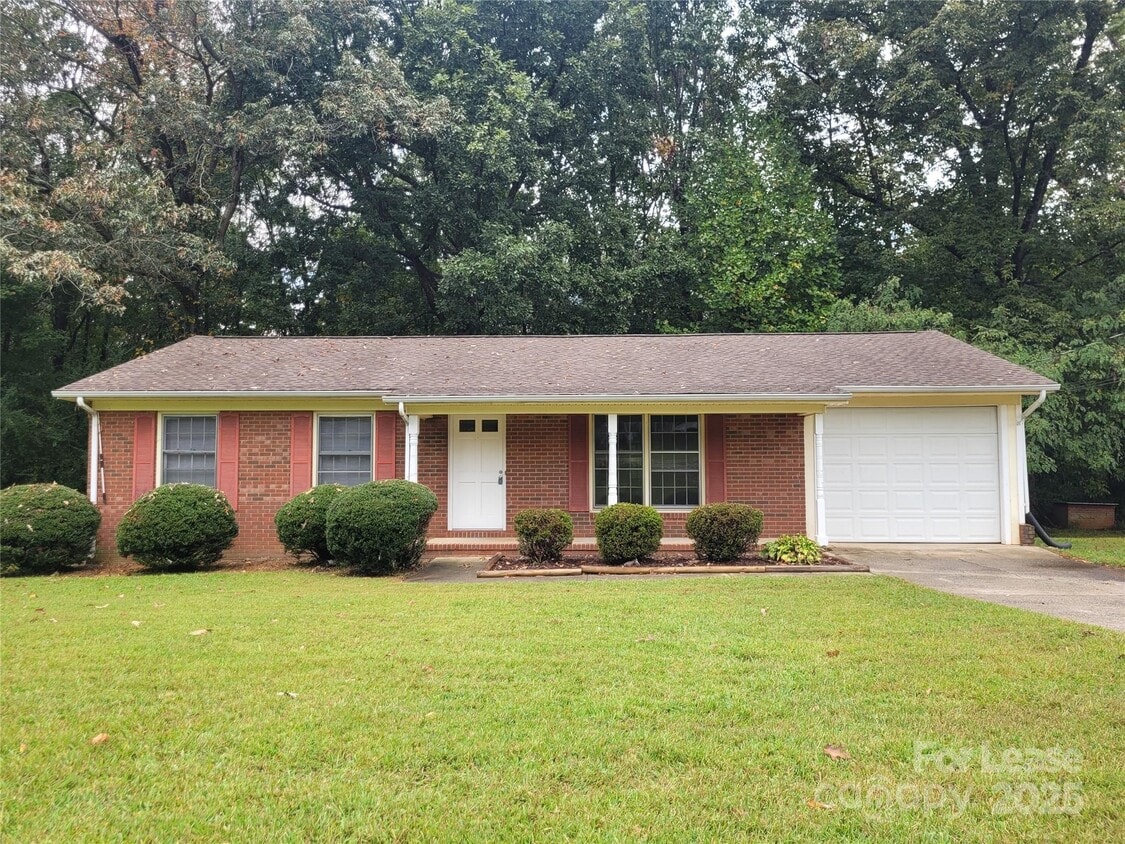 Primary Photo - 176 Autumn Leaf Rd
