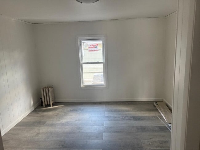 Building Photo - 223 Squires Ave