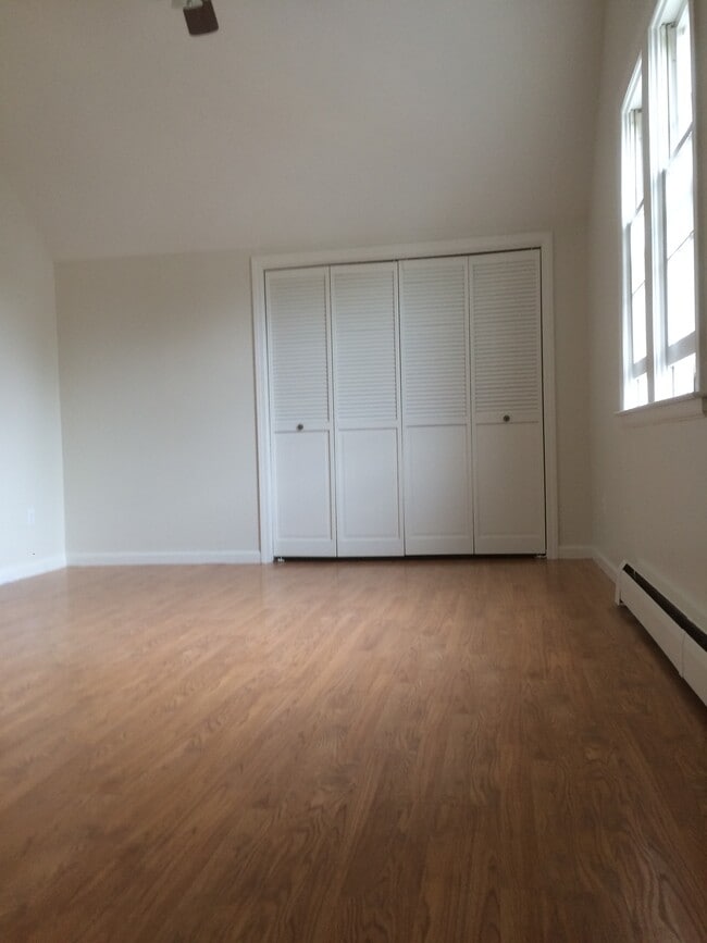 Building Photo - 161 Jubilee St