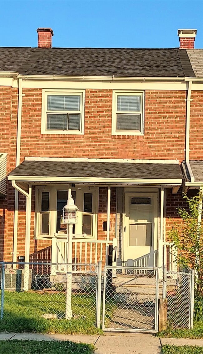 Building Photo - 2242 Graythorn Rd