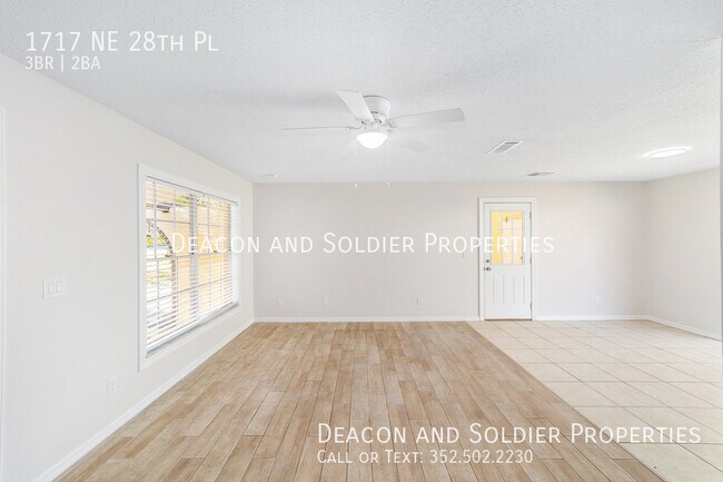 Building Photo - 1717 NE 28th Pl