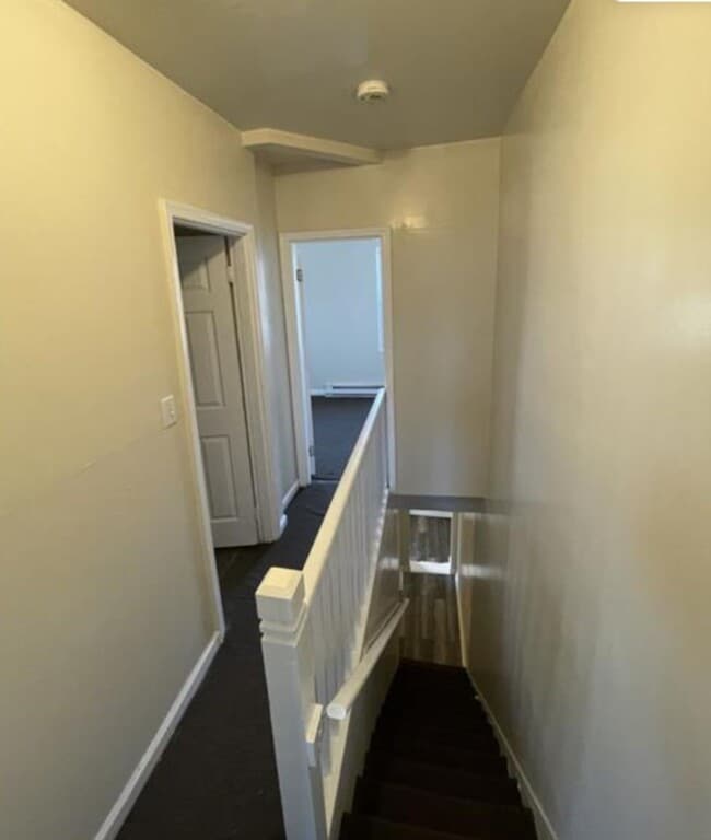 Building Photo - 2 Bedroom House for Rent