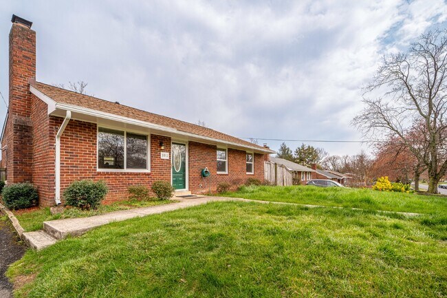 Foto del edificio - Great one-level living home in Alexandria!