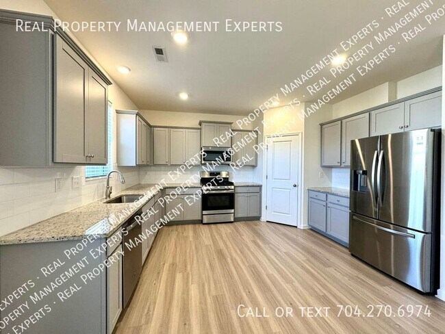Building Photo - Beautiful 4 BA/2.5 BA Home w/2 Car Garage!