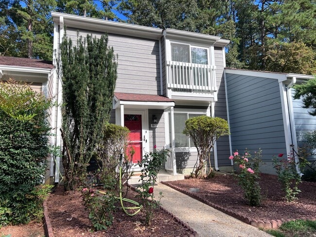 Building Photo - Renovated 3 Bed | 2.5 Bath Townhouse in No...