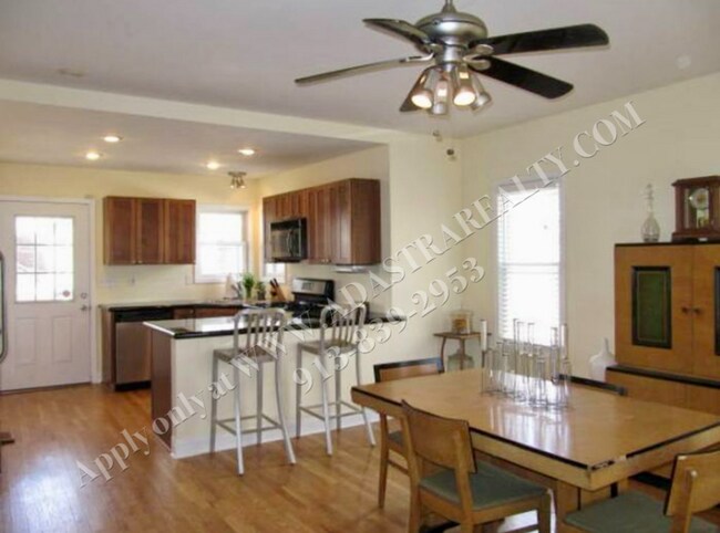 Foto del edificio - Updated 3 Bed 1 Bath Home Minutes From the...