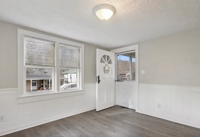 Building Photo - 2914 Bay St