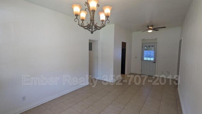 Foto del edificio - 140 N Oxalis Dr