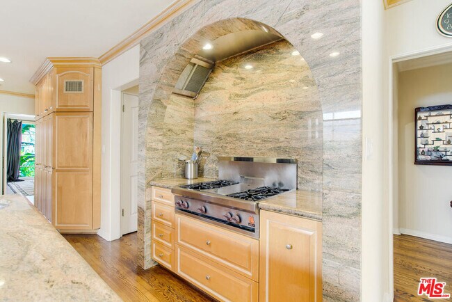 Foto del edificio - 933 Thayer Ave