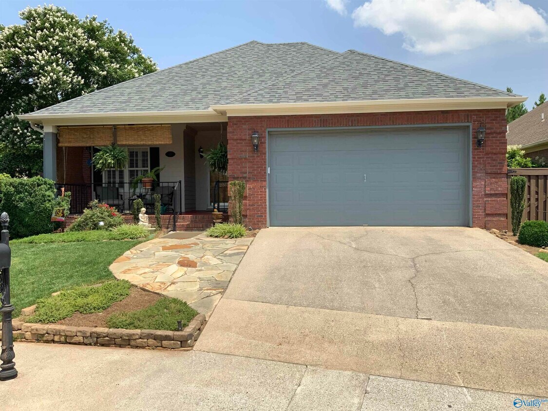Foto principal - 128 Canterbury Dr