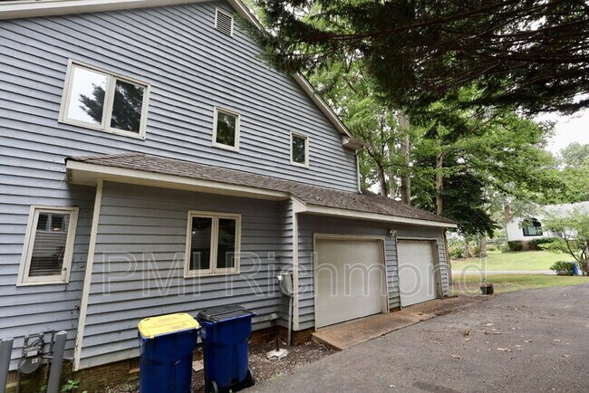 Foto del edificio - 11418 Hardwood Dr