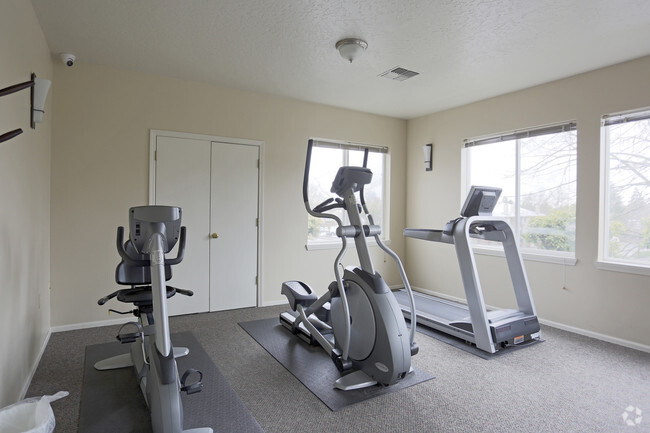 Fitness Center - Briar Ridge Apartments