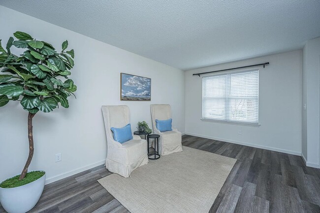 Building Photo - 306 Crestview Dr
