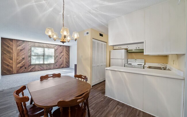 Building Photo - Townhome off Falls of Neuse: Available 6/6
