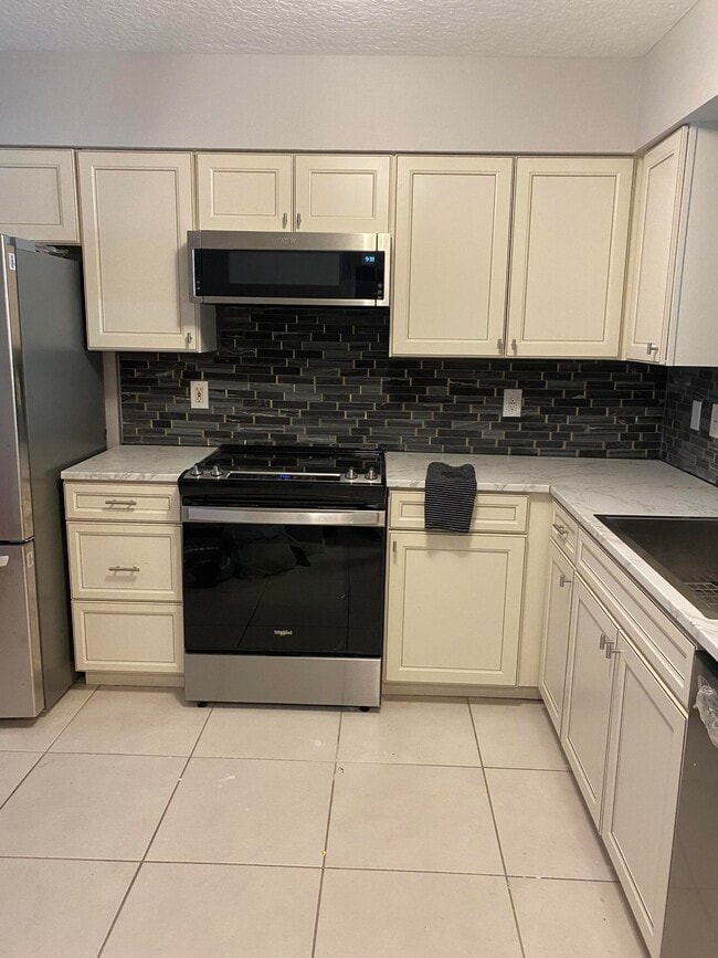 Foto del edificio - 5951 Regal Glen Dr