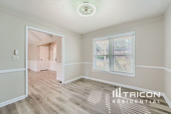 Building Photo - 1366 Oleander Dr SW