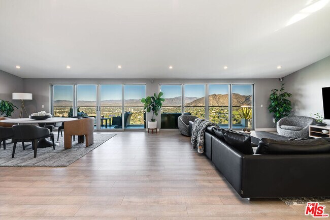 Foto del edificio - 7191 Pacific View Dr