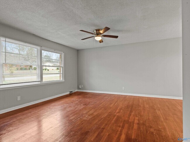 Foto del edificio - 3912 NW Neptune Dr