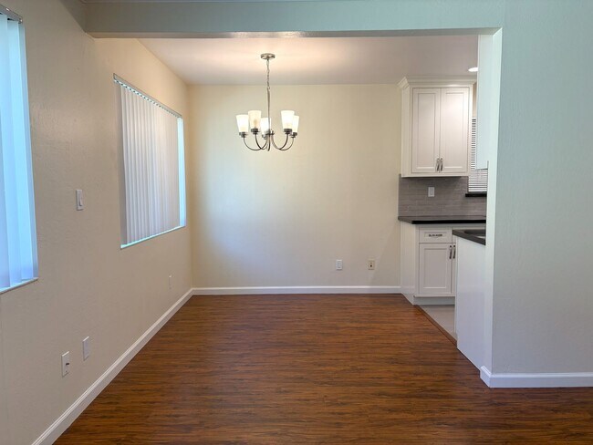 Building Photo - Stylish & Comfortable 1-Bedroom Apartment ...