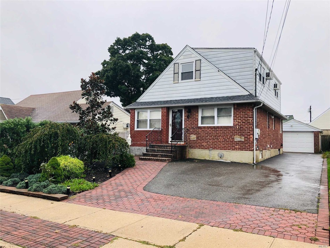 Primary Photo - 951 Mirabelle Ave