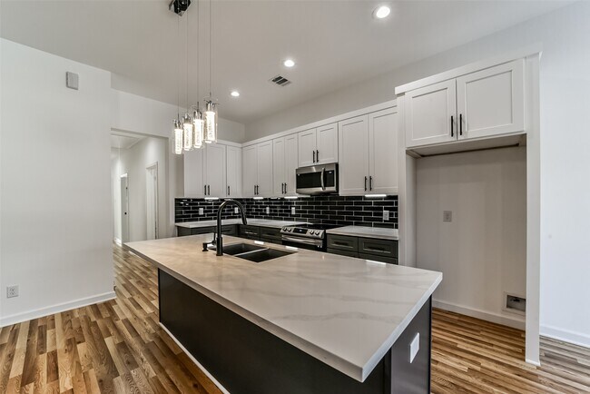 Foto del edificio - 5714 Beldart St