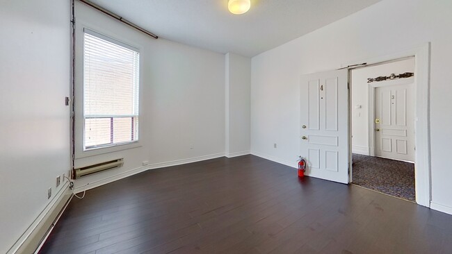 Private Room - 103 Spadina Rd