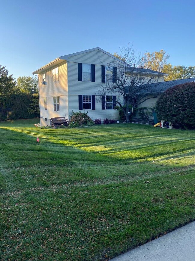 Front - 1633 N Hagadorn Rd