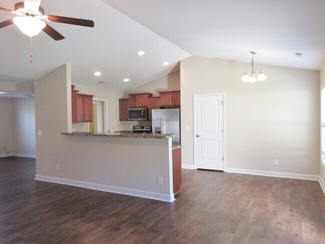 Foto del edificio - Nice 3 Bedroom Home in Richlands