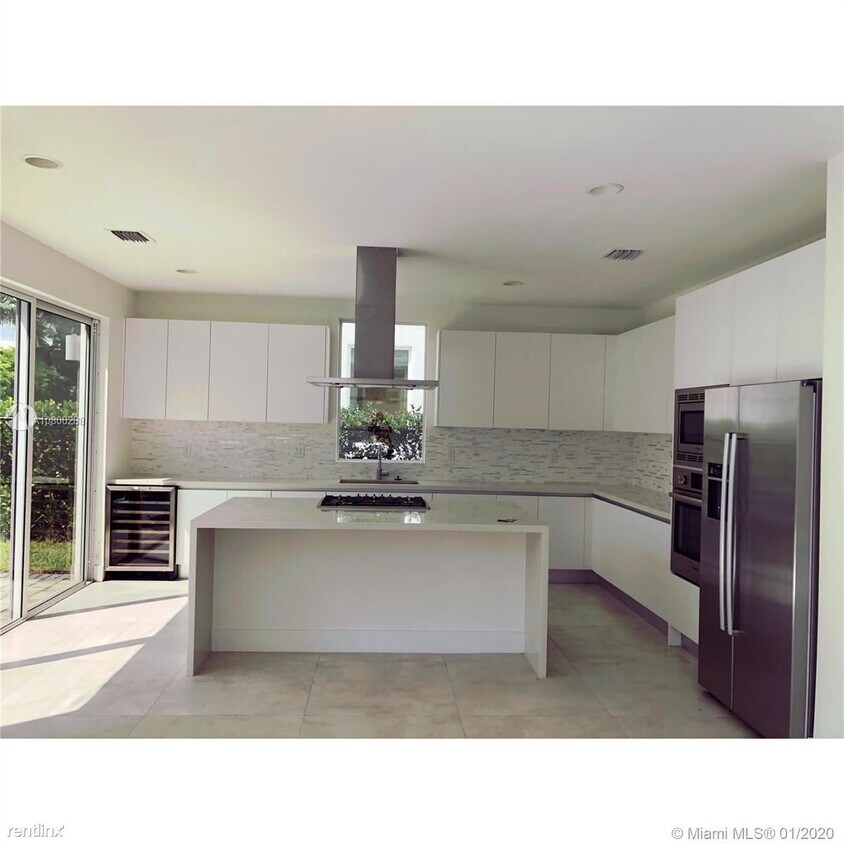 5 br, 5 bath - 9776 NW 75th St - 5 br, 5 bath  - 9776 NW 75th St