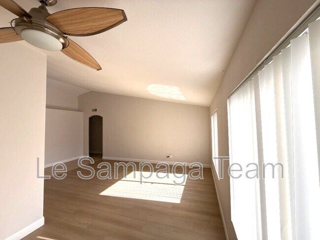 Foto del edificio - 913 W Horseshoe Ave