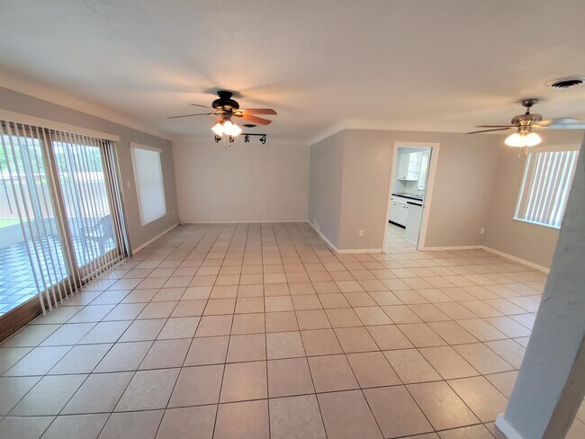 Building Photo - 1041 Indian Rocks Rd