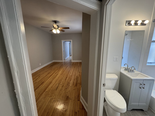Bathroom - 1507 W Schreiber Ave