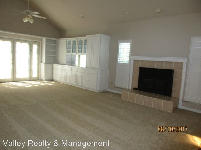 Building Photo - 1000 Spring Meadow Dr
