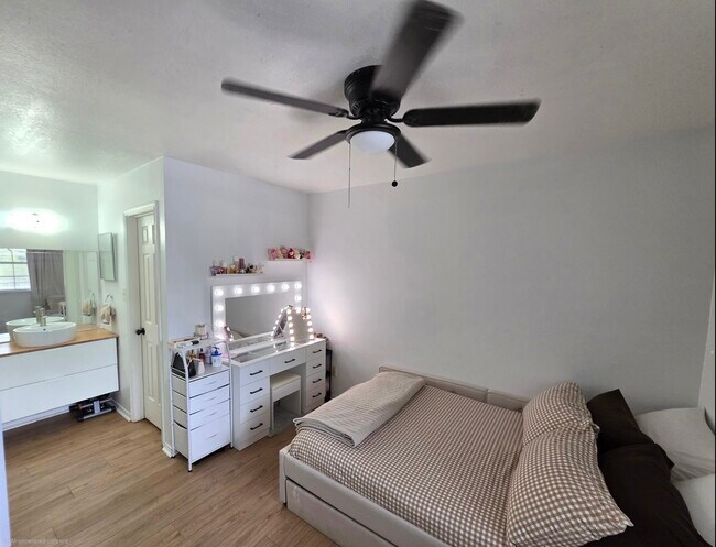 Foto del edificio - 4803 Hamilton Wolfe Rd