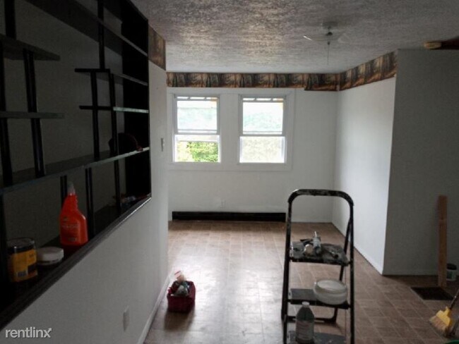 Building Photo - 2 br, 1 bath House - 386 The cross rd