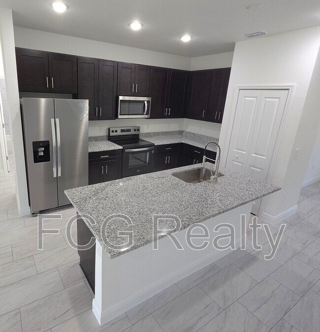 Building Photo - 9841 N Sistine Terrace