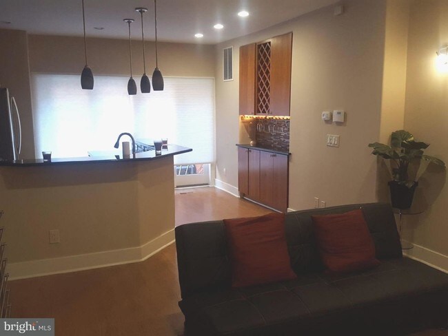 Foto del edificio - 1630 Waverly St