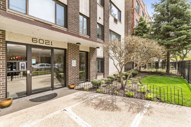 Foto del edificio - 6021 N Winthrop Ave