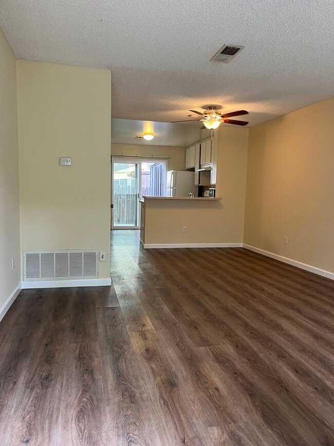 Foto del edificio - Cozy 2 Bed 1 Bath Home For Rent