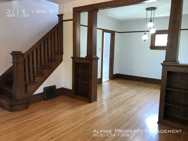 Foto del edificio - 311 E 19th St