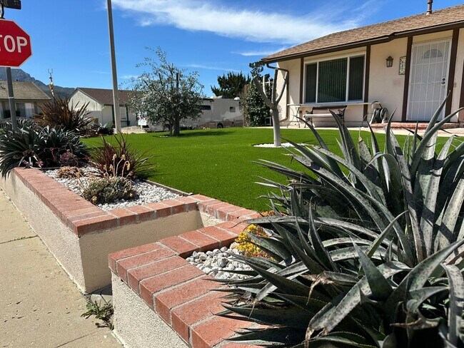 Building Photo - 2 bed 1 bath home in Thousand Oaks CA