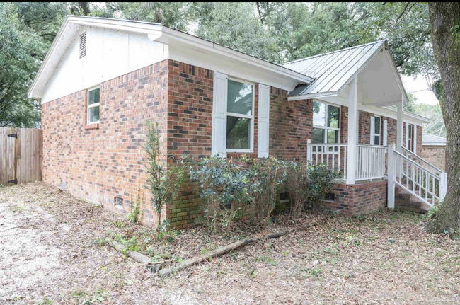 Building Photo - Beautifully Remodeled 3-Bedroom Home with ...