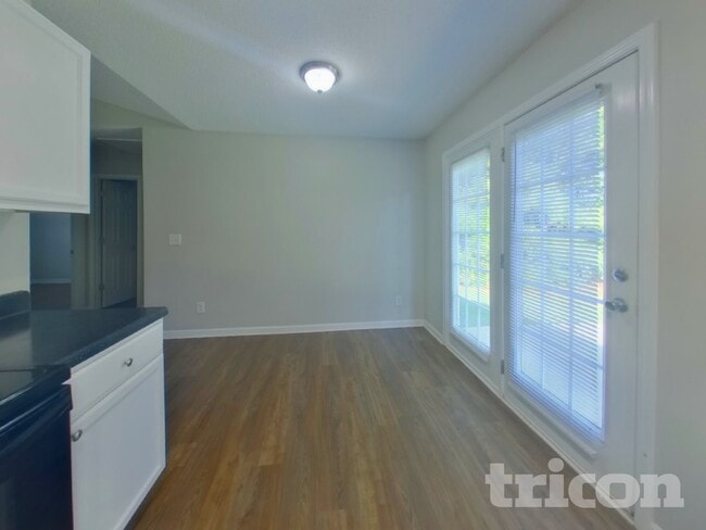 Building Photo - 113 E Panther Creek Rd