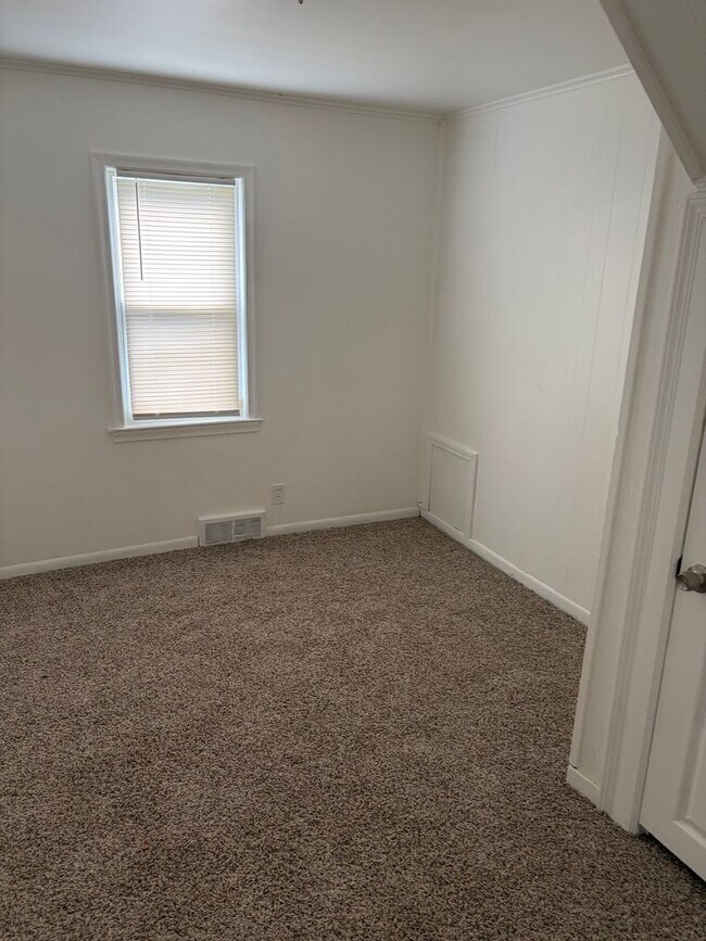 Foto del edificio - Renovdated 3 bedroom, 1 bathroom bungalow